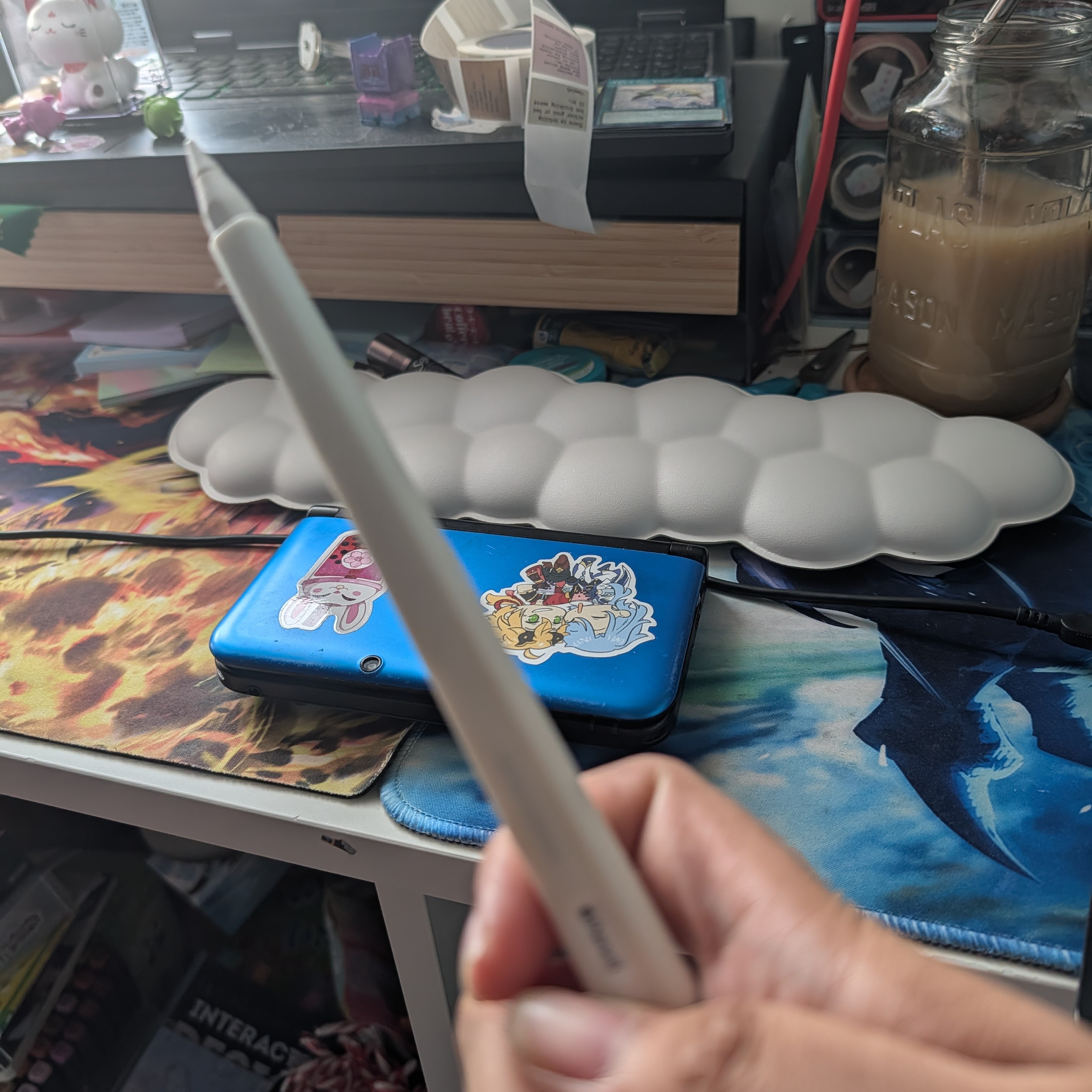 I draw often when I'm not focused on school Or work related tasks, one of the noises aside from my keychains that you'll hear from Me is the sound of my stlus dragging across the screen of my ipad. I love drawing and use it as a way to relax and to also, be creative.<br><audio controls src='Noises/Pen tablet sketching.m4a'></audio>